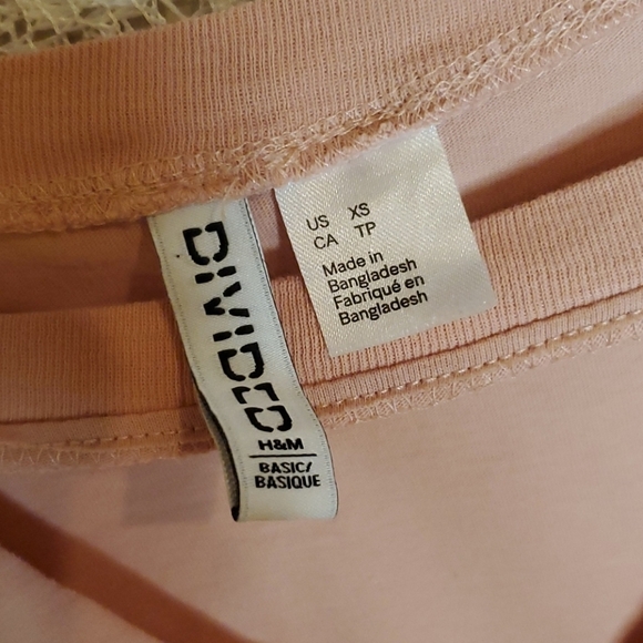 4/$20 Divided H&M crop top with keyhole cutout - Picture 8 of 14